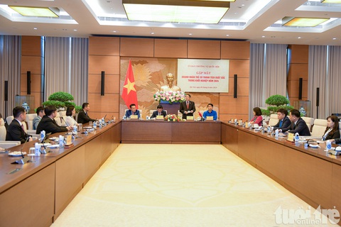 Phó chủ tịch Quốc hội: Doanh nhân có thể già đi nhưng doanh nghiệp phải luôn luôn trẻ- Ảnh 1. Các doanh nhân trẻ khởi nghiệp xuất sắc 2024 đại diện cho các doanh nghiệp trẻ Việt Nam có buổi gặp mặt với phó chủ tịch Quốc hội chiều 9-8
