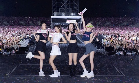 Concert 'Born Pink' ở Hà Nội xuất hiện trong phim của BlackPink - Ảnh: YG Phim concert của BlackPink thua phim Mỹ Tâm và Taylor Swift vì kịch bản cũ quá- Ảnh 3.