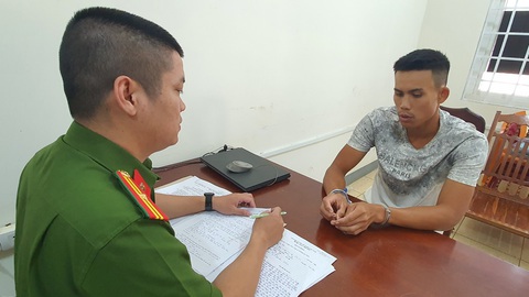 Giám đốc làm ăn thua lỗ lừa đảo tài sản người khác đã bị bắt - Ảnh: S.Đ. Giám đốc Trần Hữu Phước tại cơ quan điều tra - Ảnh: SỸ ĐỨC