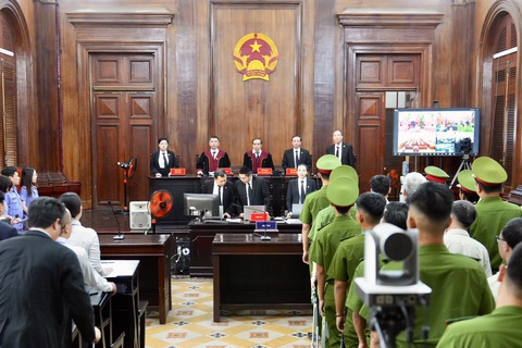 Luật sư bào chữa: Các trung tâm đăng kiểm chịu áp lực lớn về chỉ tiêu- Ảnh 1. Phiên tòa vụ án đăng kiểm đã đến tuần xét xử - Ảnh: HỮU HẠNH