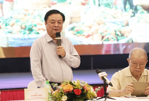 Bộ trưởng Lê Minh Hoan: ‘Làm tốt các khâu, thu nhập nông dân sẽ cao hơn’- Ảnh 4. Bộ trưởng Lê Minh Hoan và giáo sư Võ Tòng Xuân tại một sự kiện về lúa gạo tổ chức tại TP Cần Thơ - Ảnh: CHÍ QUỐC