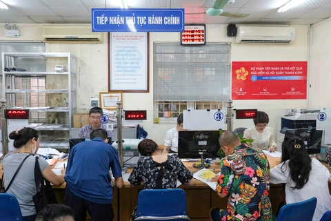 Bộ Nội vụ: Người dân chưa 'mặn mà' góp ý chính sách trên Zalo, Facebook - Ảnh 2. Dân hài lòng dịch vụ công cao nhất và thấp nhất ở các tỉnh thành nào? - Ảnh 2.