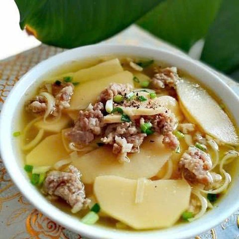 Măng chữa nhiều bệnh, nhưng có bệnh ăn vào nguy hiểm- Ảnh 2. Măng ngon bổ cần ngâm và luộc kỹ trước khi chế biến - Ảnh minh họa