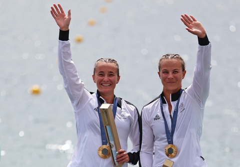 Lisa Carrington và Alicia Hoskin mang về HCV canoeing cho New Zealand - Ảnh: REUTERS Olympic 2024 ngày 9-8: Paulino đoạt huy chương vàng 400m nữ và phá kỷ lục Olympic- Ảnh 9.