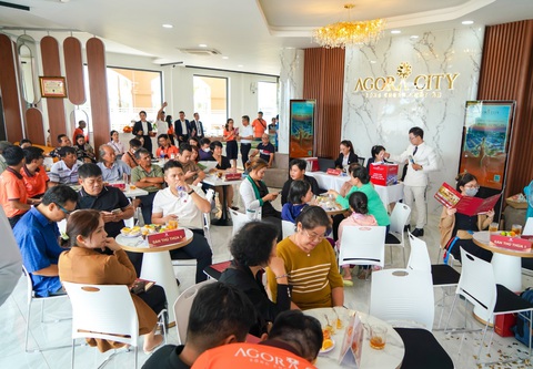Tiềm năng Shophouse ngay trung tâm hành chính- Ảnh 1. Shophouse KDC Trung tâm hành chính huyện Thủ Thừa 1 (Agora City) nhận được sự quan tâm của nhiều khách hàng nhờ lợi thế hút dân và vị trí thuận lợi