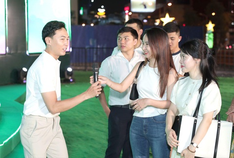 Trải nghiệm ngân hàng số và nhận quà tại phố đi bộ Nguyễn Huệ- Ảnh 9. Trải nghiệm ngân hàng số và nhận quà tại phố đi bộ Nguyễn Huệ- Ảnh 9.