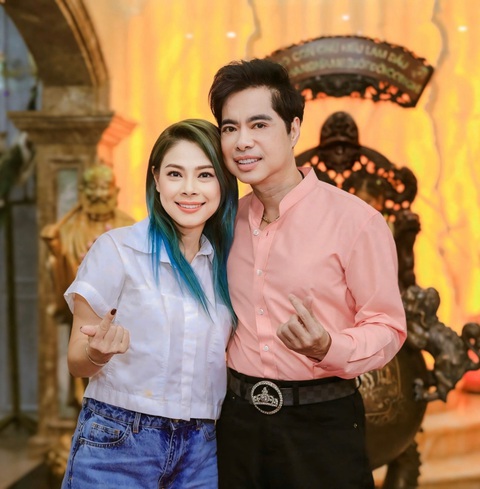 Thanh Thảo đưa 2 con về nước đi làm từ thiện với Ngọc Sơn- Ảnh 3. Thanh Thảo và Ngọc Sơn có mối quan hệ bền chặt từ khi nữ ca sĩ mới đi hát