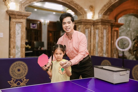 Thanh Thảo đưa 2 con về nước đi làm từ thiện với Ngọc Sơn- Ảnh 2. Thanh Thảo đưa 2 con về nước đi làm từ thiện với Ngọc Sơn- Ảnh 2.