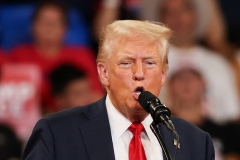 Ông Trump nói mình có trực giác tốt hơn Chủ tịch Fed Jerome Powell - Ảnh: REUTERS Ông Trump muốn can thiệp việc ra quyết định của Fed- Ảnh 1.