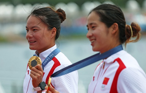 Xu Shixiao và Sun Mengya giành HCV môn canoeing tại Olympic 2024 - Ảnh: REUTERS Olympic 2024 ngày 9-8: Paulino đoạt huy chương vàng 400m nữ và phá kỷ lục Olympic- Ảnh 10.