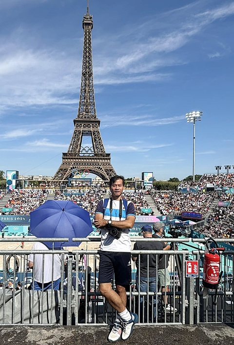 Olympic Paris 2024 và ước mơ của một CĐV Việt Nam- Ảnh 1. Anh Tuấn Cường tại Olympic Paris 2024 - Ảnh: NVCC