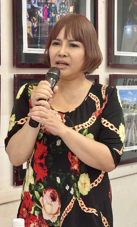 bà Lê Thị Minh Hằng - thư ký Hiệp hội Quyền sao chép Việt Nam chia sẻ tại sự kiện - Ảnh: HỒ LAM Bà Lê Thị Minh Hằng - thư ký Hiệp hội Quyền sao chép Việt Nam - chia sẻ tại hội thảo - Ảnh: HỒ LAM