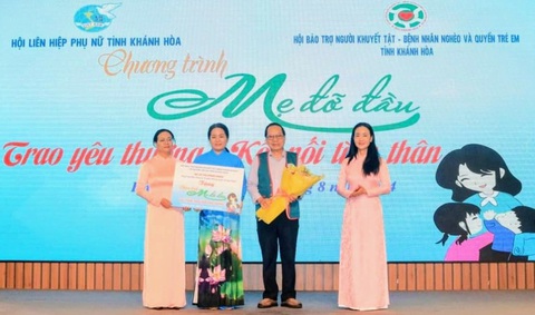 Những mẹ đỡ đầu trao yêu thương cho gần 2.000 trẻ mồ côi - Ảnh 1.
