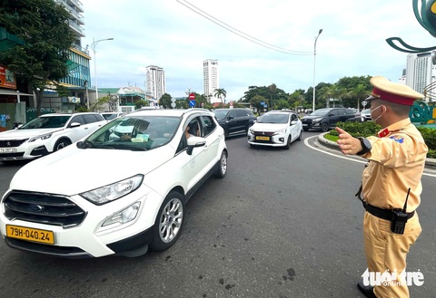 Nghỉ lễ 2-9, du khách thích đến Nha Trang đi tour biển đảo, núi rừng - Ảnh 5. Nghỉ lễ 2-9: Du khách đến Nha Trang đông đúc, mê tour biển đảo, khám phá núi rừng - Ảnh 5.