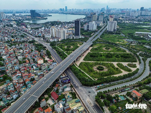 Đường phố Hà Nội vắng vẻ ngày thứ 2 dịp nghỉ lễ - Ảnh 8.
