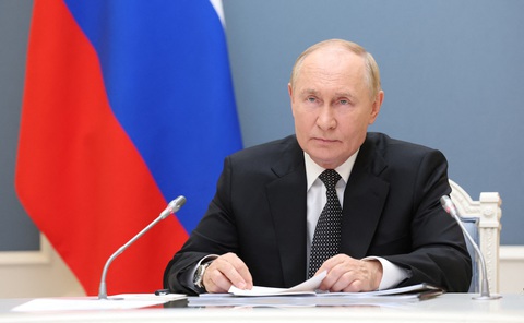 Ông Putin gợi ý địa điểm 'thoải mái' để hòa đàm - Ảnh 1. Ông Putin gợi ý địa điểm 'thoải mái' để hòa đàm - Ảnh 1.