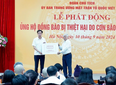 Tổng Bí thư, Chủ tịch nước Tô Lâm dự lễ phát động ủng hộ đồng bào bị thiệt hại do bão số 3 - Ảnh 7. Tổng Bí thư, Chủ tịch nước Tô Lâm dự lễ phát động ủng hộ đồng bào bị thiệt hại do bão số 3 - Ảnh 5.