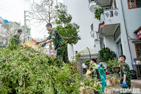 Mở chiến dịch 7 ngày dọn dẹp thành phố - Ảnh 1. Mở chiến dịch 7 ngày dọn dẹp thành phố - Ảnh 1.