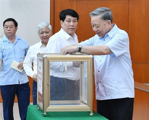 Tổng Bí thư, Chủ tịch nước Tô Lâm dự Lễ phát động ủng hộ đồng bào bị thiệt hại do bão số 3 - Ảnh 5. Tổng Bí thư, Chủ tịch nước Tô Lâm dự lễ phát động ủng hộ đồng bào bị thiệt hại do bão số 3 - Ảnh 4.