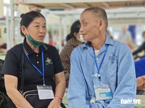 Cổng viện K ngập sâu, bệnh nhân ung thư chật vật lội nước đến viện điều trị - Ảnh 7. Mưa lũ, Bệnh viện K tăng thêm giường, miễn phí lưu trú cho bệnh nhân - Ảnh 9.
