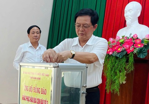 Ban Tuyên giáo Trung ương ủng hộ đồng bào bị thiệt hại do bão số 3 - Ảnh 3. Ban Tuyên giáo Trung ương ủng hộ đồng bào bị thiệt hại do bão số 3 - Ảnh 3.