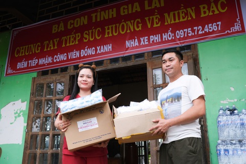 Bà con Tây Nguyên gửi ngàn cái ôm và nhu yếu phẩm tới đồng bào miền Bắc - Ảnh 2. Bà con Tây Nguyên gửi ngàn cái ôm và nhu yếu phẩm tới đồng bào miền Bắc - Ảnh 2.