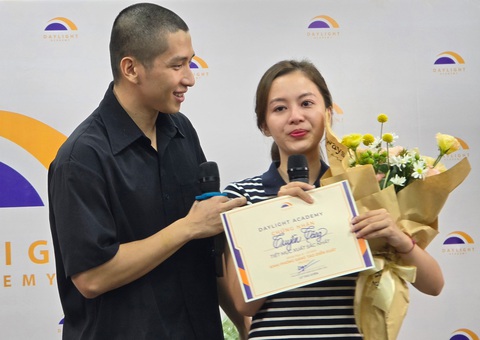 'Bích Diễm' Lan Thy, Lý Hồng Ân lột xác với hình ảnh sắc lạnh - Ảnh 5. 'Bích Diễm' Lan Thy, Lý Hồng Ân lột xác với hình ảnh dữ dằn - Ảnh 5.