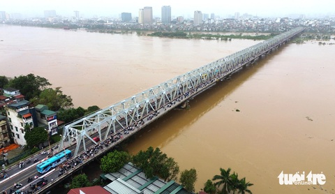 Nhiều cầu lớn Hà Nội - Ảnh 1. Hiện trạng những cây cầu lớn tại Hà Nội khi lũ trên sông Hồng đạt đỉnh và rút chậm - Ảnh 5.