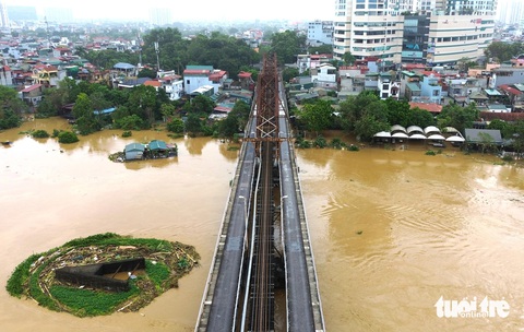 Nhiều cầu lớn Hà Nội - Ảnh 10. Hiện trạng những cây cầu lớn tại Hà Nội khi lũ trên sông Hồng đạt đỉnh và rút chậm - Ảnh 3.