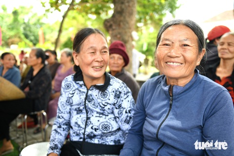 Người dân Bình Định rạng rỡ trong ngày nón ngựa Phú Gia thành di sản văn hóa phi vật thể - Ảnh 5. Người dân Bình Định rạng rỡ trong ngày nón ngựa Phú Gia thành di sản văn hóa phi vật thể - Ảnh 4.