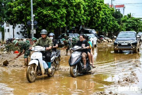Vùng núi Bắc Bộ mưa giảm, Hà Nội có lúc hửng nắng - Ảnh 1. Vùng núi Bắc Bộ mưa giảm, Hà Nội có lúc hửng nắng - Ảnh 1.