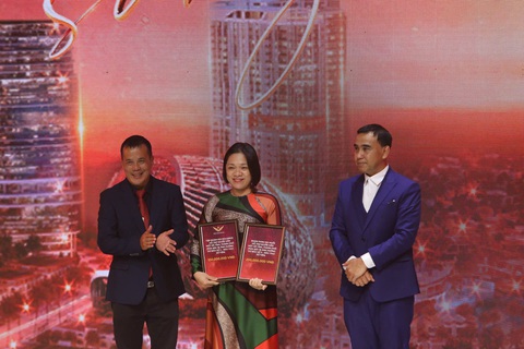 Quyền Linh chia sẻ về những ý kiến trái chiều sau khi nhận giải Cánh Diều Vàng 2024 - Ảnh 2. Quyền Linh nói về ý kiến trái chiều sau giải Cánh Diều Vàng 2024 - Ảnh 3.