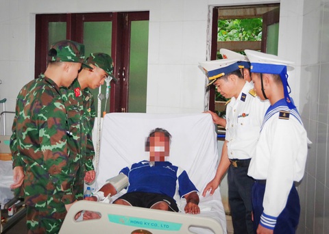 Trung tâm y tế Trường Sa cấp cứu ngư dân bị viêm tụy cấp - Ảnh 1. Trung tâm Y tế Trường Sa cấp cứu ngư dân bị viêm tụy cấp - Ảnh 1.