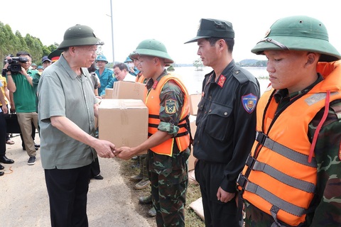 Tổng Bí thư, Chủ tịch nước Tô Lâm kiểm tra phòng chống lụt bão tại Tuyên Quang - Ảnh 2. Tổng Bí thư, Chủ tịch nước Tô Lâm kiểm tra phòng chống lụt bão tại Tuyên Quang - Ảnh 2.