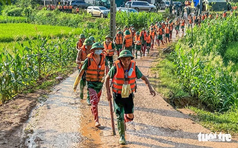 Phát hiện thêm 8 người thoát nạn trong vụ sạt lở Làng Nủ - Ảnh 1. Người thoát nạn trong vụ sạt lở Làng Nủ: Mọi thứ quá nhanh, chỉ trong vài phút, cả làng bị sập hết - Ảnh 1.