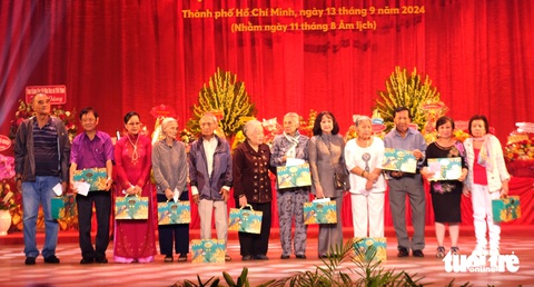 Hơn 2 tỉ đồng dành ủng hộ bà con vùng lũ lụt trong ngày giỗ tổ - Ảnh 3. Hơn 2 tỉ đồng trong ngày giỗ tổ ủng hộ đồng bào vùng lũ sau bão số 3 - Ảnh 2.