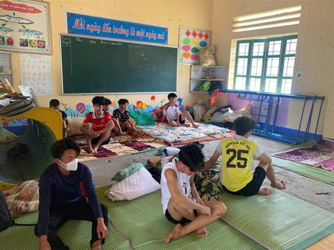 Những hình ảnh đầu tiên về 142 giáo viên, học sinh thoát nạn vụ sập nhà bán trú ở Bát Xát - Ảnh 2. Những hình ảnh đầu tiên về 142 giáo viên, học sinh thoát nạn vụ sập nhà bán trú ở Bát Xát - Ảnh 2.