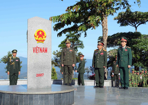 Toàn văn tuyên bố chung Việt Nam - Lào - Ảnh 10. Toàn văn tuyên bố chung Việt Nam - Lào - Ảnh 10.