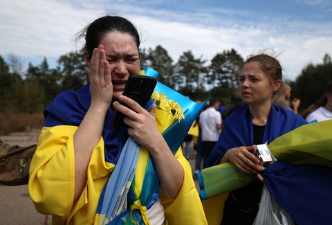 49 tù nhân Ukraine hồi hương, ông Zelensky hé lộ mục tiêu ở Kursk - Ảnh 3. Ông Zelensky hé lộ mục tiêu ở Kursk, sắp gặp ông Biden - Ảnh 2.