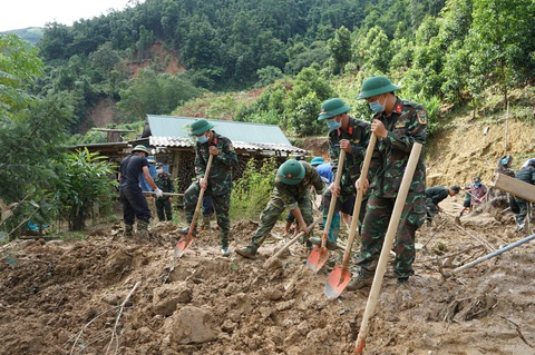 Lào Cai: Tạm đình chỉ công tác 2 chủ tịch xã vì né tránh trong phòng chống bão lũ - Ảnh 1. Lào Cai: Tạm đình chỉ công tác 2 chủ tịch xã vì né tránh trong phòng chống bão lũ - Ảnh 1.
