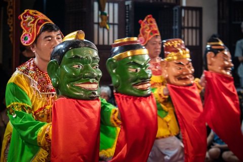 Khám phá bí ẩn trò rối đầu gỗ chầu Thánh qua bộ ảnh thắng giải đặc biệt - Ảnh 1. Khám phá bí ẩn trò rối đầu gỗ chầu Thánh qua bộ ảnh thắng giải đặc biệt - Ảnh 1.
