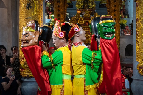 Khám phá bí ẩn trò rối đầu gỗ chầu Thánh qua bộ ảnh thắng giải đặc biệt - Ảnh 3. Khám phá bí ẩn múa rối đầu gỗ chầu Thánh qua bộ ảnh thắng giải đặc biệt - Ảnh 3.