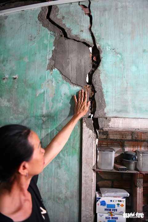 Thấp thỏm sống trên miệng hà bá - Ảnh 4. Thấp thỏm sống trên miệng hà bá - Ảnh 4.