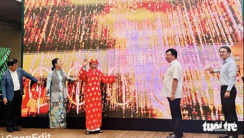 Ngắm nhiều cuốn sách xưa về Nam Bộ tại không gian trải nghiệm thư viện số Nguyễn An Ninh - Ảnh 2. Ngắm sách xưa về Nam Bộ tại không gian trải nghiệm thư viện số Nguyễn An Ninh - Ảnh 2.