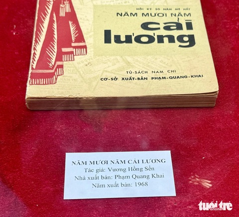 Ngắm nhiều cuốn sách xưa về Nam Bộ tại không gian trải nghiệm thư viện số Nguyễn An Ninh - Ảnh 8. Ngắm nhìn nhiều cuốn sách xưa về Nam Bộ tại không gian trải nghiệm thư viện số Nguyễn An Ninh - Ảnh 6.
