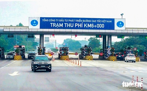 Nhiều tuyến đường BOT miễn phí đường bộ với xe chở hàng cứu trợ - Ảnh 1. Nhiều tuyến đường BOT miễn phí đường bộ với xe chở hàng cứu trợ - Ảnh 2.
