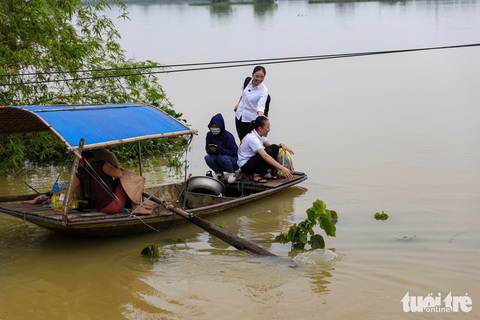 Thời tiết hôm nay 15-9: Bắc Bộ nắng nhưng lũ vẫn rút chậm, nhiều nơi còn sạt lở - Ảnh 1.