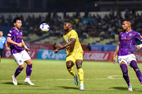 HLV Velizar Popov muốn kiện ban tổ chức V-League lên FIFA - Ảnh 1. HLV Velizar Popov muốn kiện ban tổ chức V-League lên FIFA - Ảnh 1.