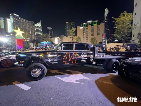 Cận cảnh dàn xe tham gia Gumball 3000: Đủ siêu xe đến siêu SUV, có cả bản giới hạn, bán tải và 2 xe VinFast- Ảnh 9. Dàn xe tham gia Gumball 3000 diễn ra tại Việt Nam đang thu hút sự chú ý giới chơi xe toàn cầu - Ảnh 7.