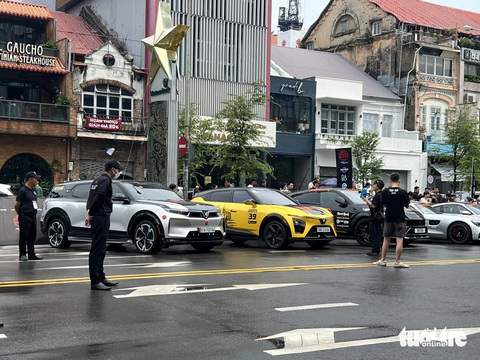 Cận cảnh dàn xe tham gia Gumball 3000: Đủ siêu xe đến siêu SUV, có cả bản giới hạn, bán tải và 2 xe VinFast- Ảnh 25. Dàn xe tham gia Gumball 3000 diễn ra tại Việt Nam đang thu hút sự chú ý giới chơi xe toàn cầu - Ảnh 13.